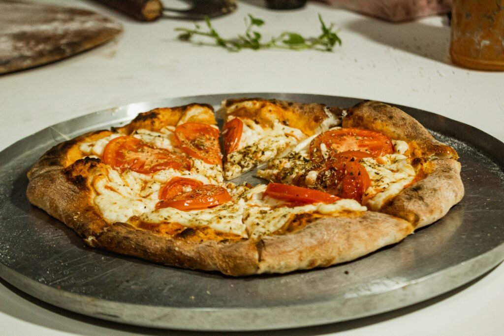 Pizza artesanal recém-saída do forno Los Rey's